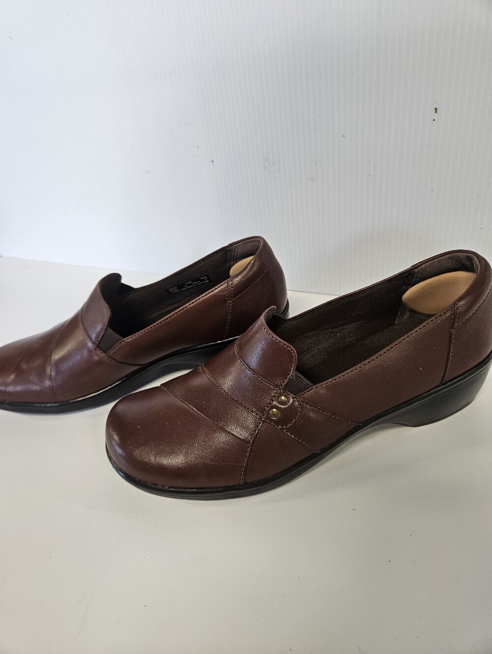 Clarks womens BROWN leather SLIP ON LOAFER 9.5 M
